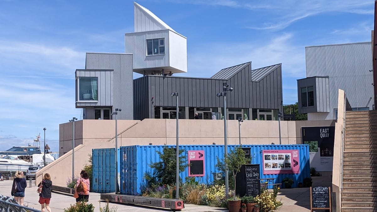 East Quay - Fabulous Holiday Accommodation Pods with far-reaching views